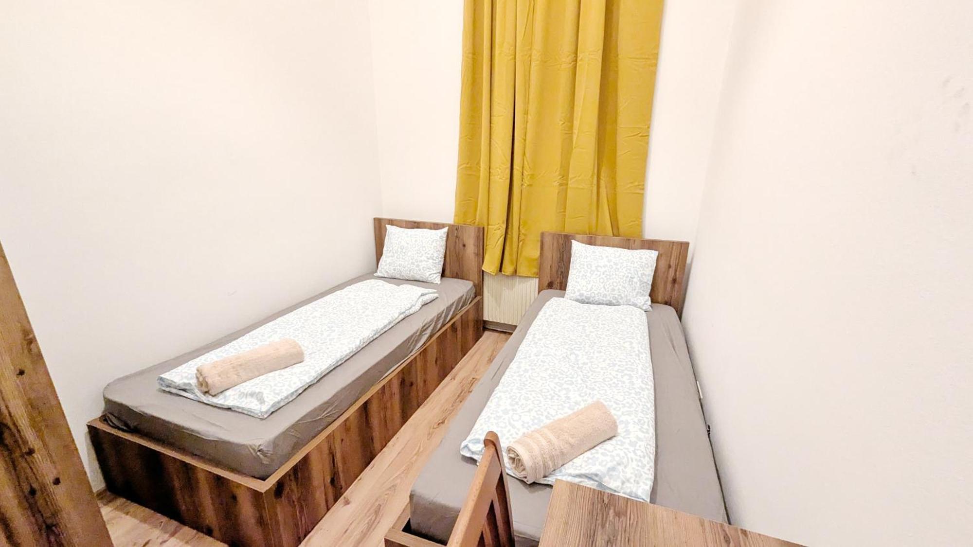 Spacious - 15 Min From Airport & Center, 5 Min From Main-bus Station Ez 42 Homestay