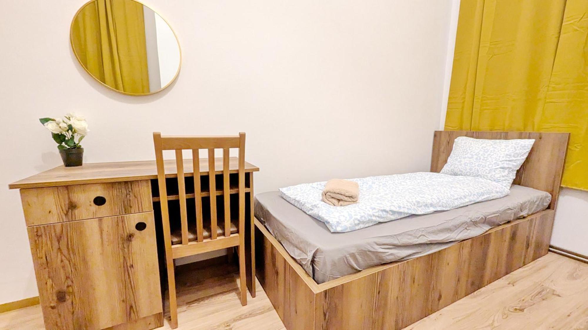 Spacious - 15 Min From Airport & Center, 5 Min From Main-bus Station Ez 42 Privatunterkunft *